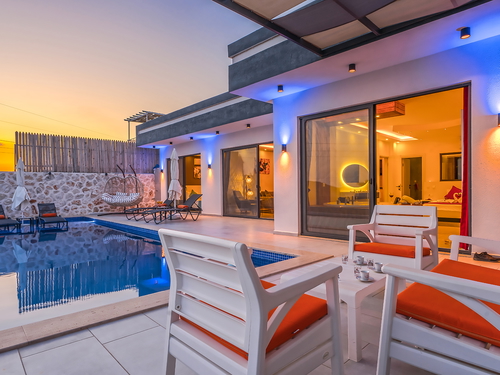  gece  -  Kasım
  | Kalkan Akbel’de Deniz Manzaralı, Jakuzili ve Saunalı Balayı Villası | 4 Kişilik Özel Tatil